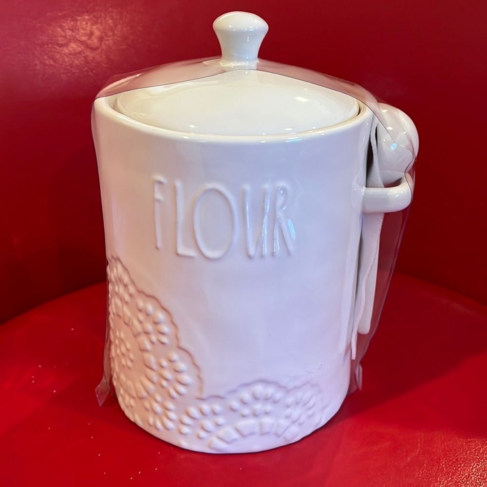 New Rae Dunn Flour canister w/spoon